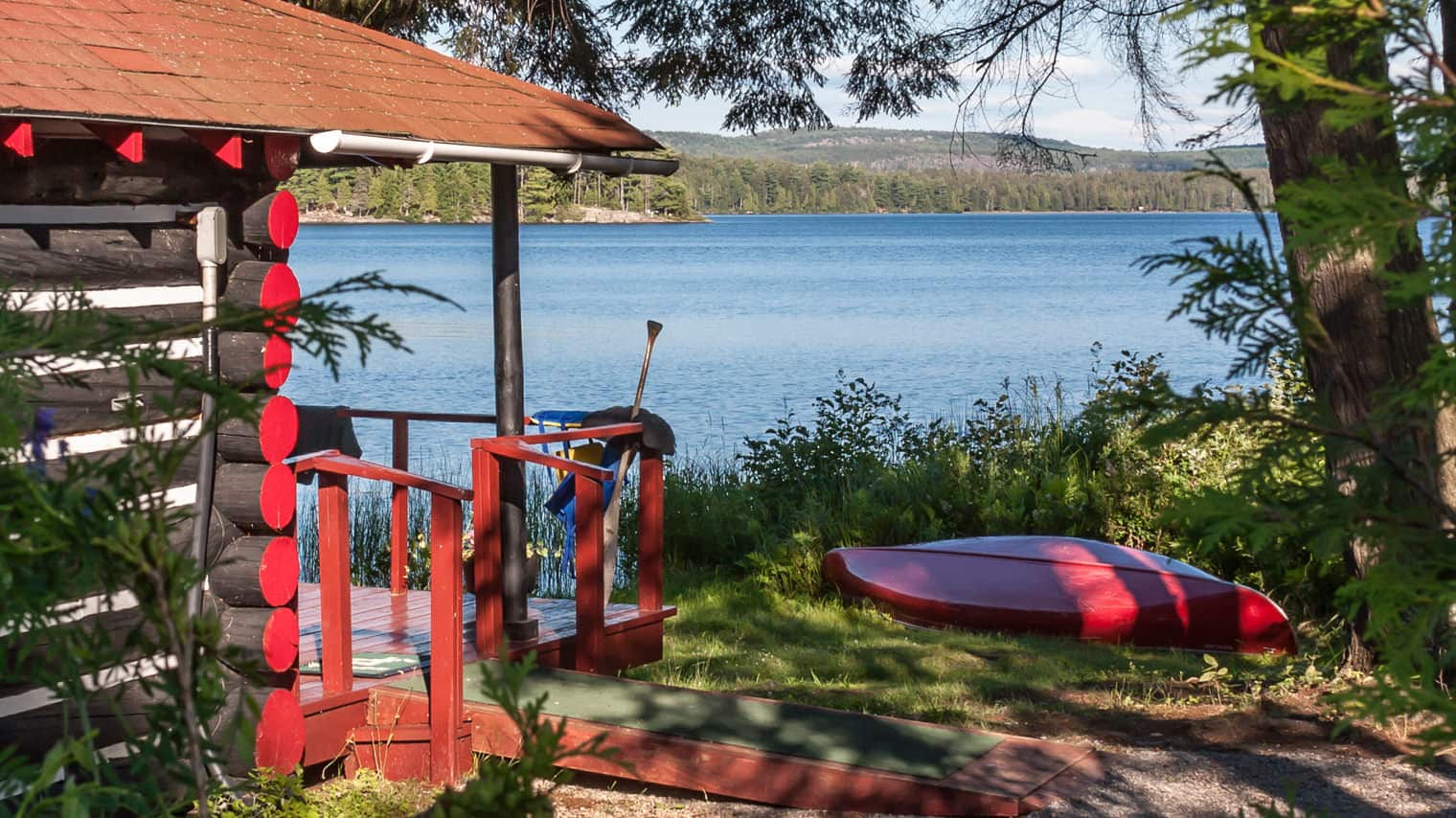 Where to stay in Algonquin Park - Log cabin Killarney Lodge